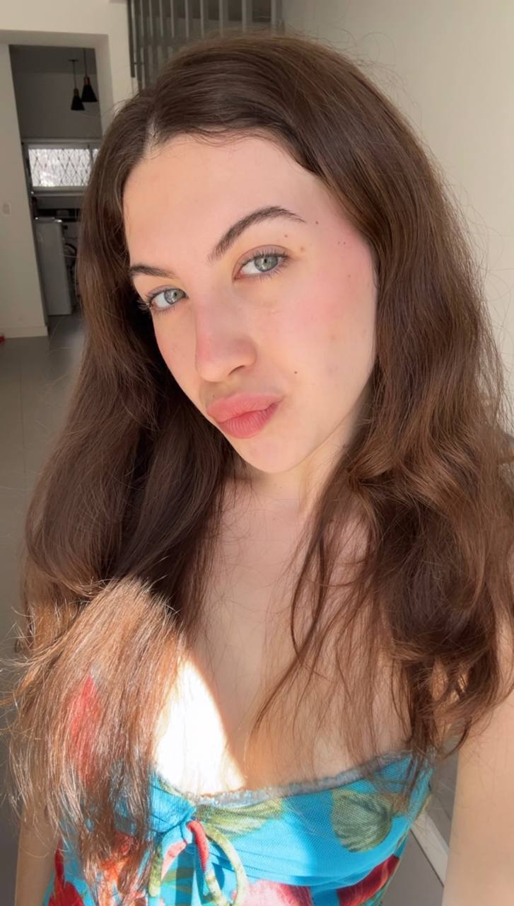 Nude girl Amber in Karachi