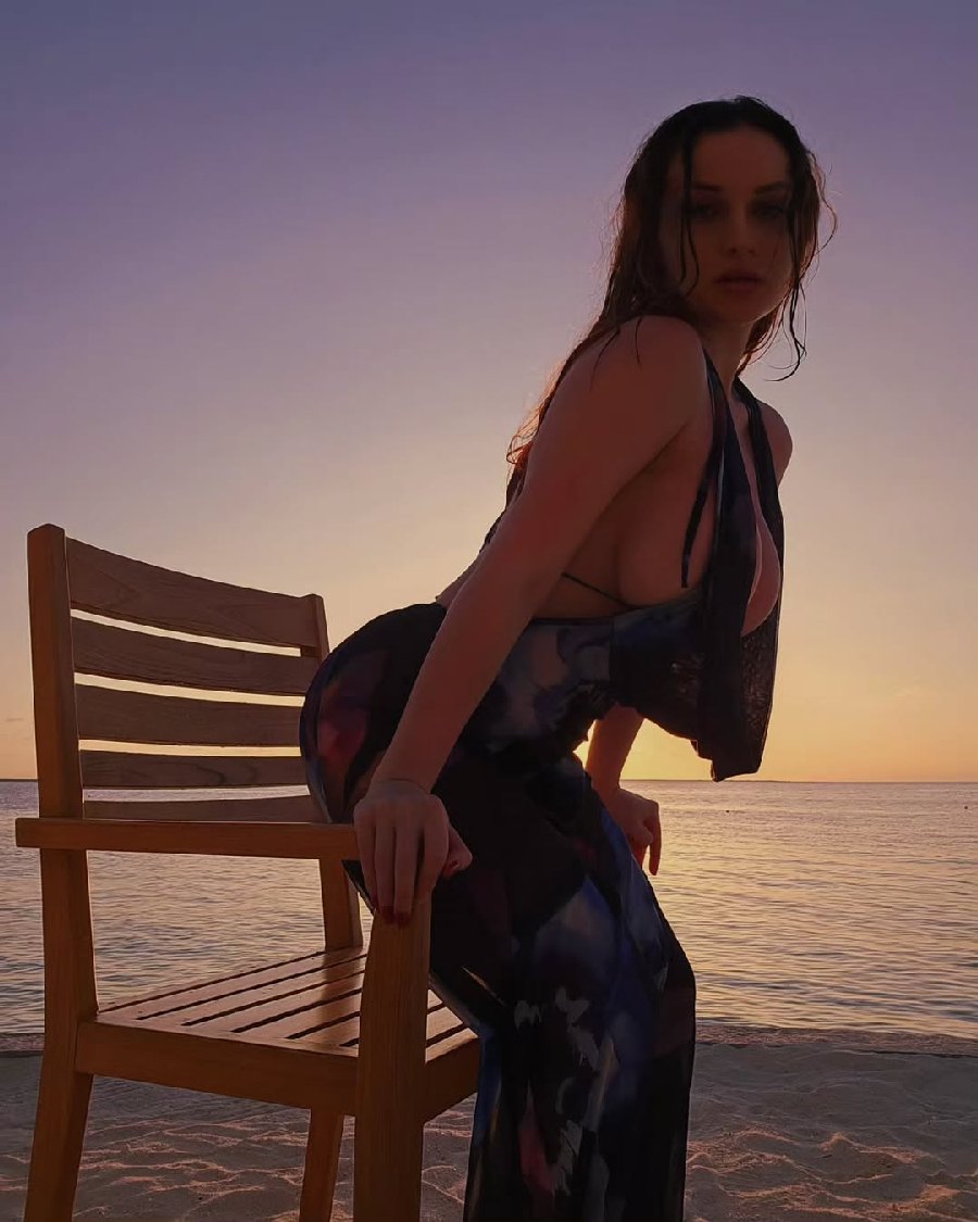 Sexy girl Miranda Faith nude in Karachi