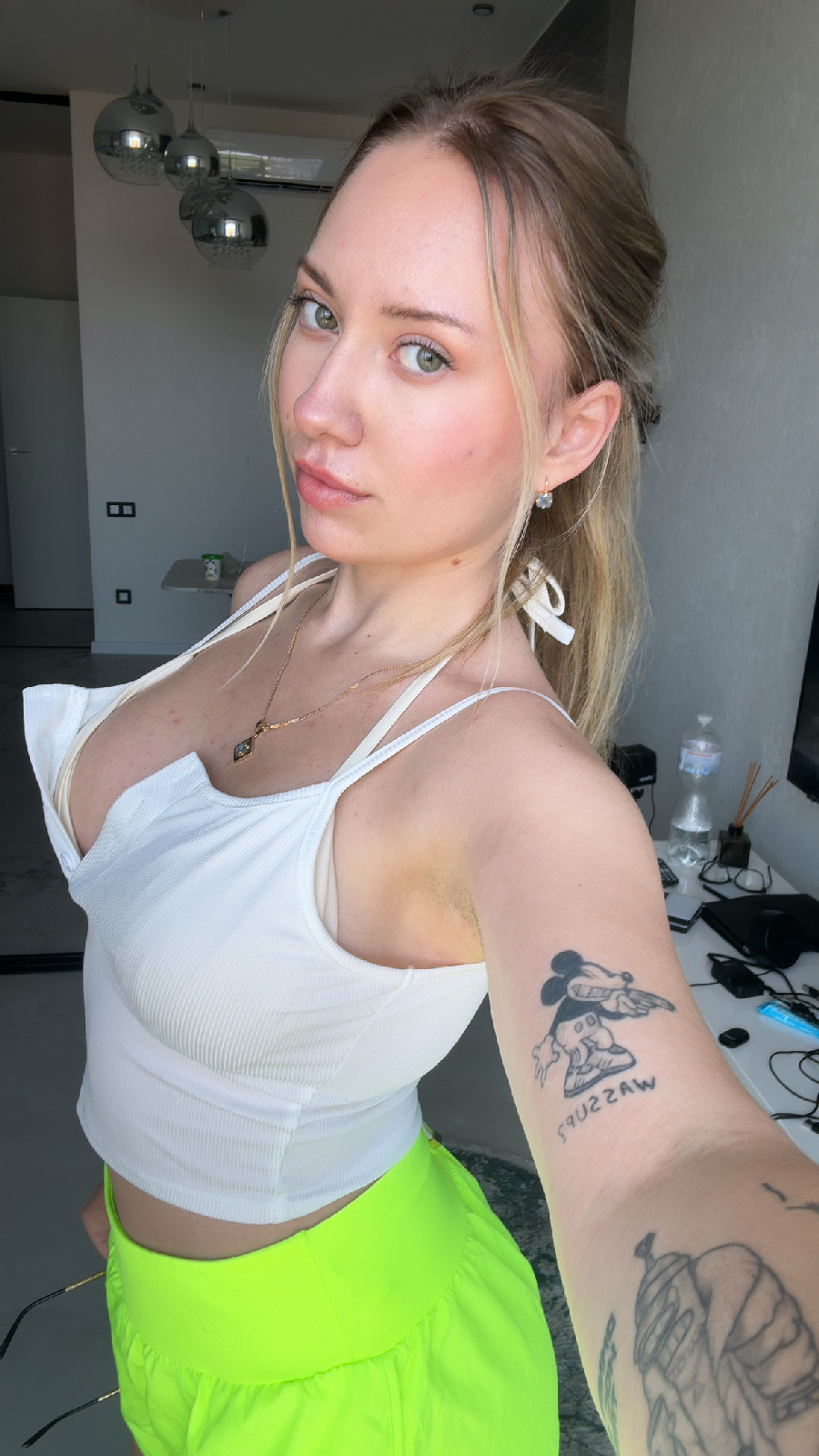 KateV in her underwear in Karachi