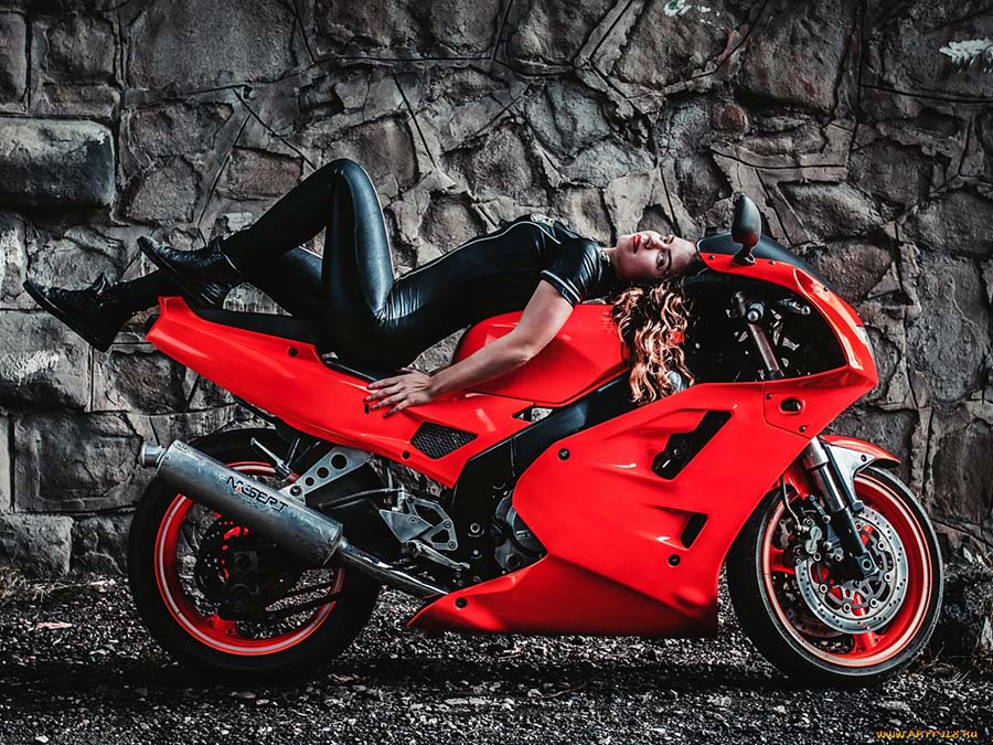 Beautiful girl Beautiful girls and motorcycles in Karachi