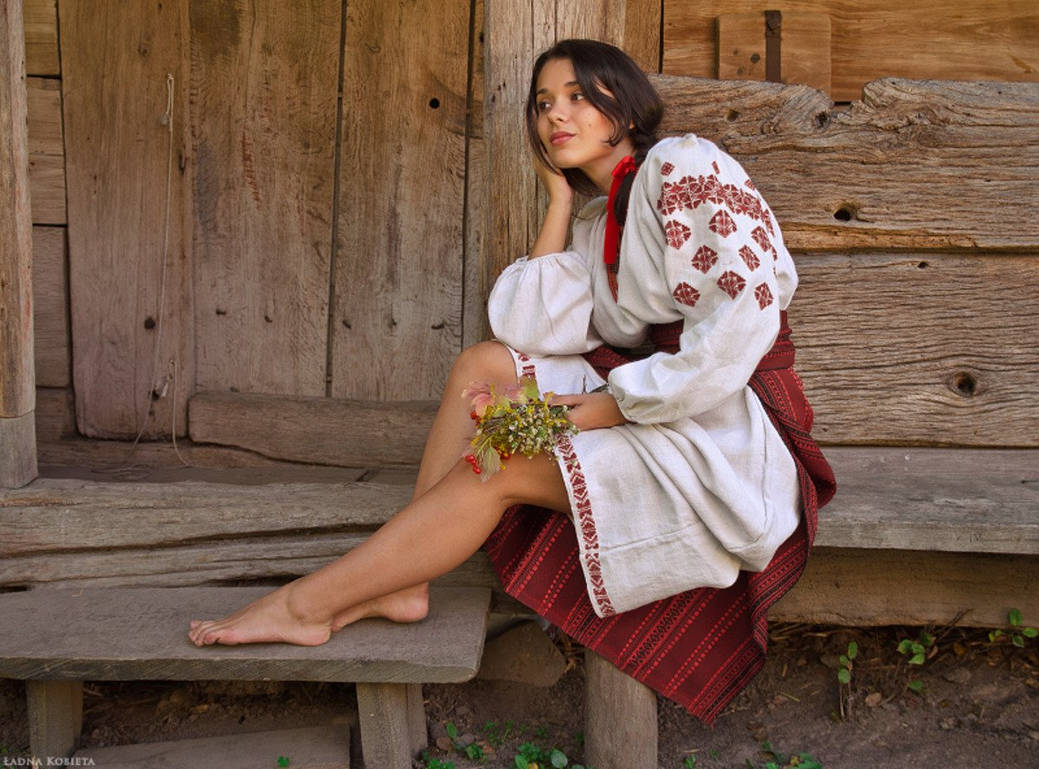 Fresh photos, fresh mood — Women in Slavic costumes online in Karachi
