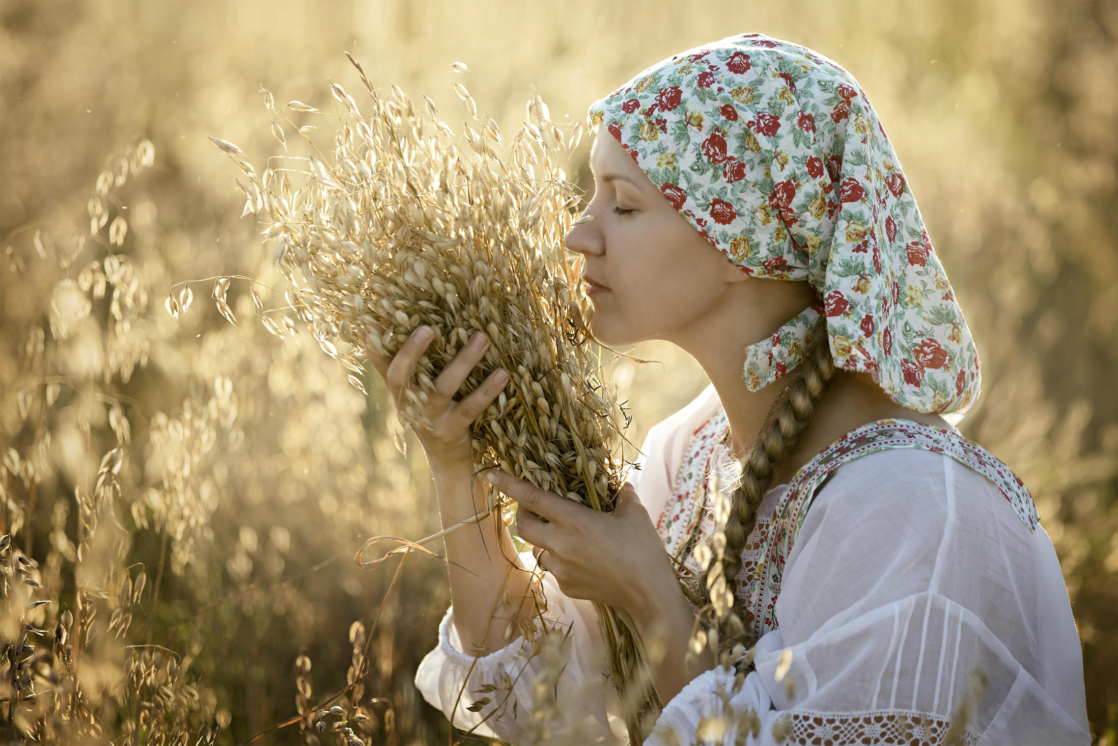 Photo Women in Slavic costumes in Karachi