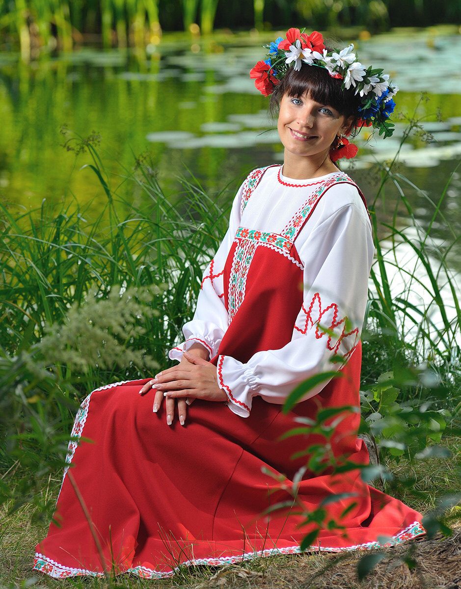 Beautiful girl Girls in Slavic costumes in Karachi