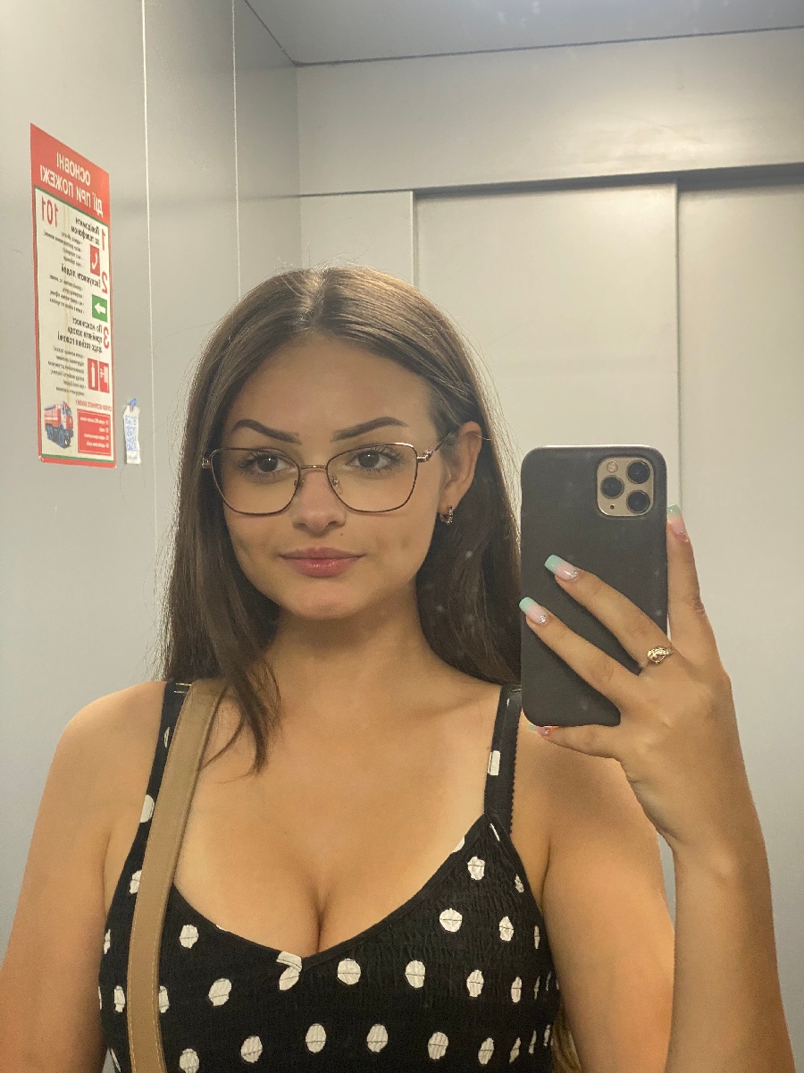 Sexy model Stacy in Karachi