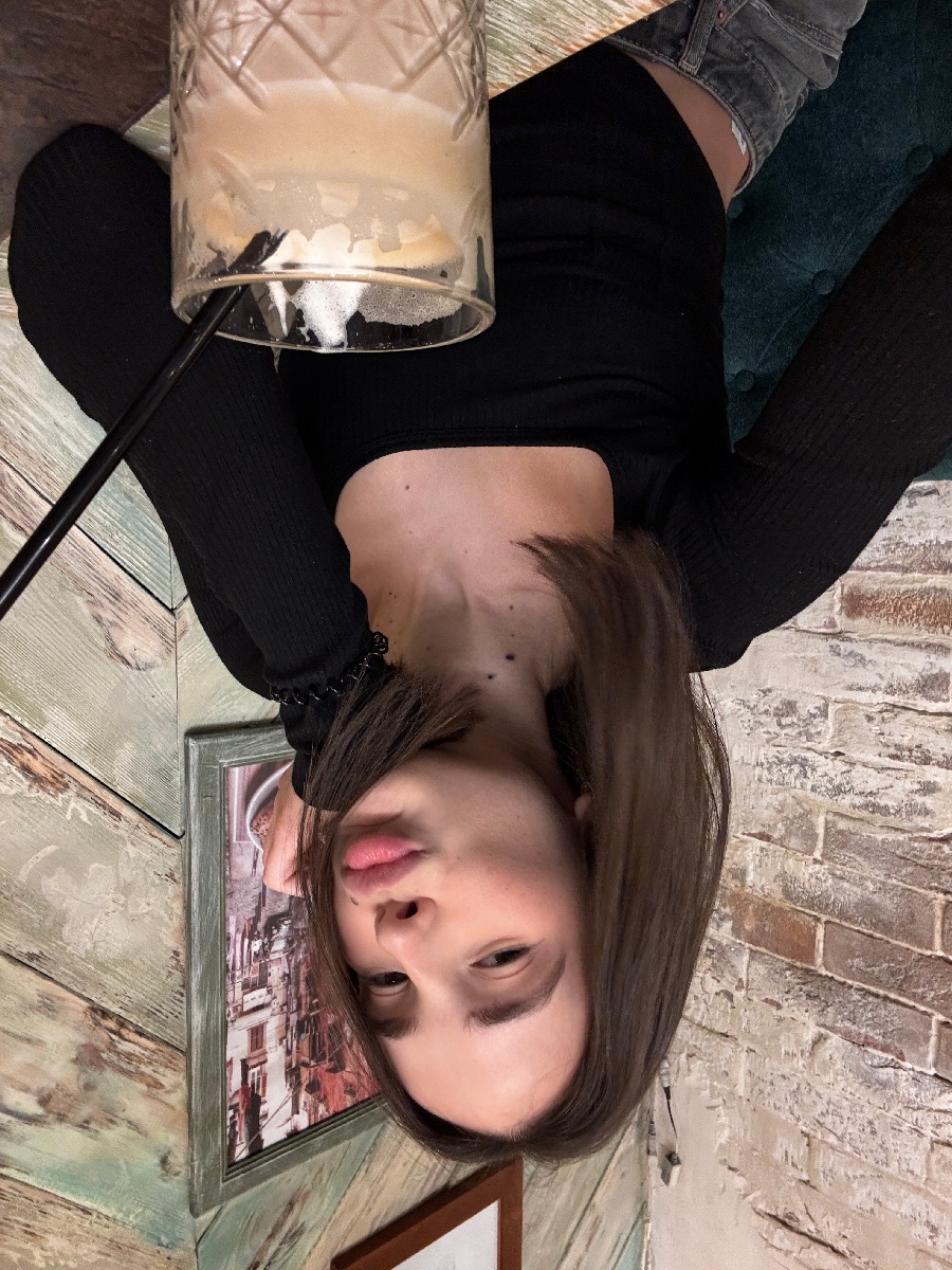 Fresh photos, fresh mood — Tina online in Karachi